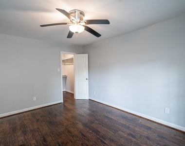 1907 Ashford Hollow Lane - Photo Thumbnail 21