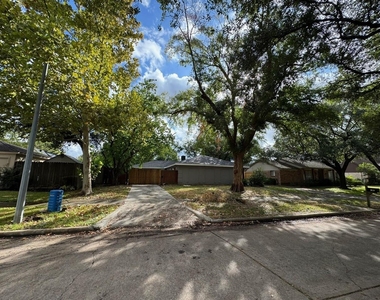 1907 Ashford Hollow Lane - Photo Thumbnail 4