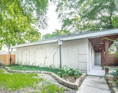 1907 Ashford Hollow Lane - Photo Thumbnail 6