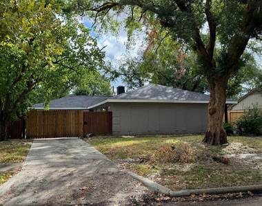 1907 Ashford Hollow Lane - Photo Thumbnail 2