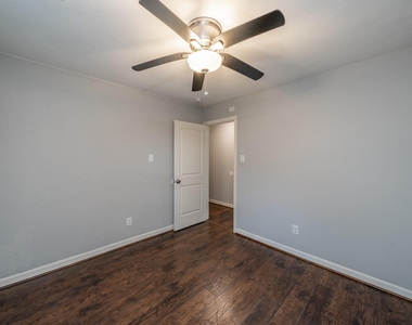 1907 Ashford Hollow Lane - Photo Thumbnail 16