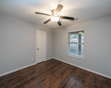 1907 Ashford Hollow Lane - Photo Thumbnail 17