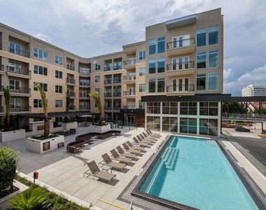 2111 Westheimer Road - Photo Thumbnail 10