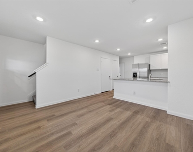 12239 Shield Crest Ct - Photo Thumbnail 6