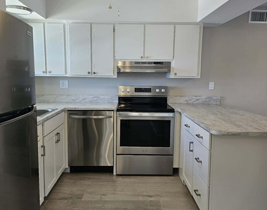 190 E Olmstead Drive - Photo Thumbnail 8