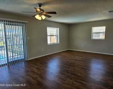 190 E Olmstead Drive - Photo Thumbnail 5