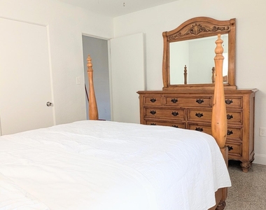 1420 Avocado Avenue - Photo Thumbnail 8