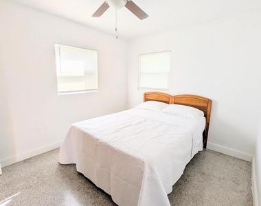 1420 Avocado Avenue - Photo Thumbnail 9