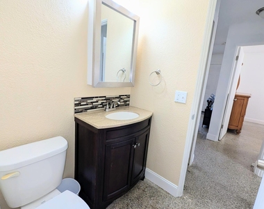 1420 Avocado Avenue - Photo Thumbnail 11