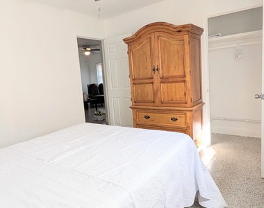 1420 Avocado Avenue - Photo Thumbnail 10