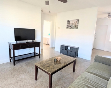 1420 Avocado Avenue - Photo Thumbnail 2
