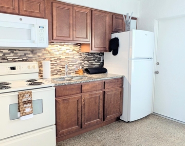 1420 Avocado Avenue - Photo Thumbnail 5