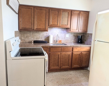 1420 Avocado Avenue - Photo Thumbnail 3