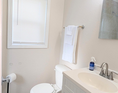 1420 Avocado Avenue - Photo Thumbnail 6