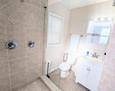 1420 Avocado Avenue - Photo Thumbnail 8