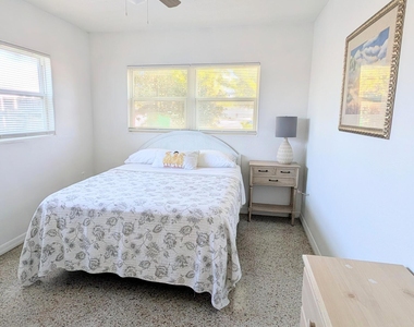 1420 Avocado Avenue - Photo Thumbnail 4