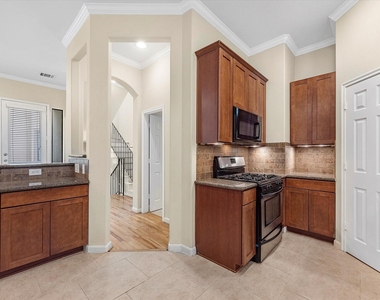 4217 Koehler Street - Photo Thumbnail 9