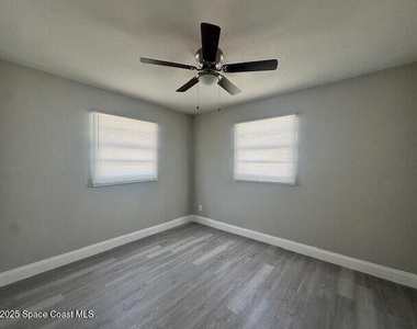 342 Crown Boulevard - Photo Thumbnail 11