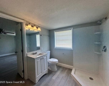 342 Crown Boulevard - Photo Thumbnail 7