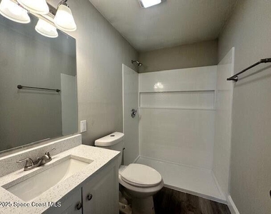 342 Crown Boulevard - Photo Thumbnail 9
