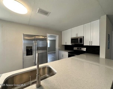 342 Crown Boulevard - Photo Thumbnail 1