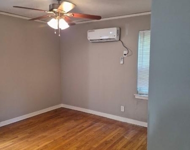 4714 Oakshire Drive - Photo Thumbnail 9