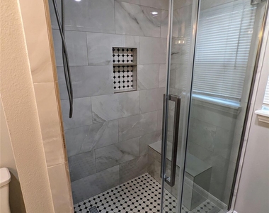 4714 Oakshire Drive - Photo Thumbnail 13