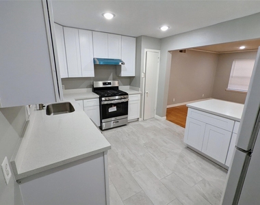 4714 Oakshire Drive - Photo Thumbnail 4