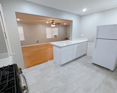 4714 Oakshire Drive - Photo Thumbnail 5