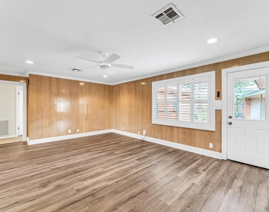 6327 Wynnwood Lane - Photo Thumbnail 12