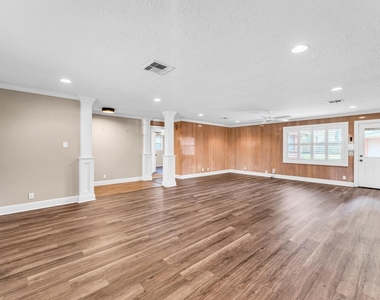 6327 Wynnwood Lane - Photo Thumbnail 3