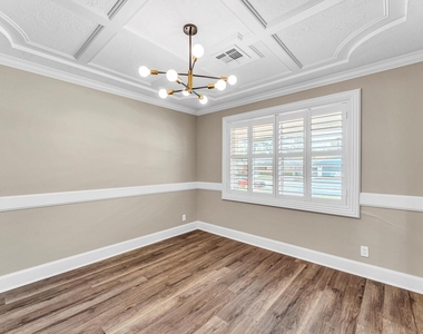 6327 Wynnwood Lane - Photo Thumbnail 4