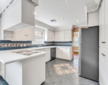 6327 Wynnwood Lane - Photo Thumbnail 5
