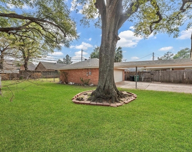 6327 Wynnwood Lane - Photo Thumbnail 24