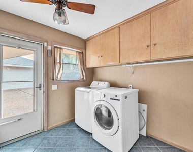 6327 Wynnwood Lane - Photo Thumbnail 10