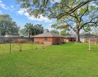 6327 Wynnwood Lane - Photo Thumbnail 23