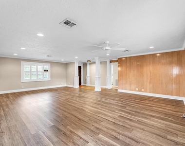 6327 Wynnwood Lane - Photo Thumbnail 13