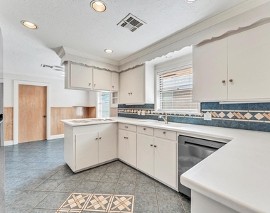 6327 Wynnwood Lane - Photo Thumbnail 6