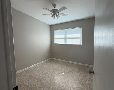 583 Gardenia Circle - Photo Thumbnail 5