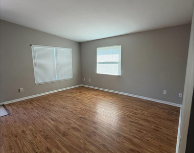583 Gardenia Circle - Photo Thumbnail 3
