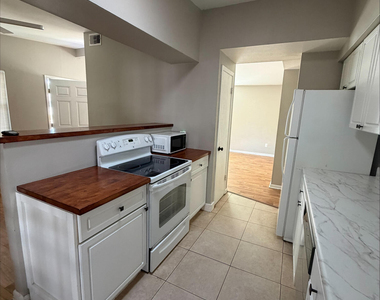 583 Gardenia Circle - Photo Thumbnail 8