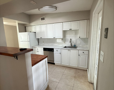 583 Gardenia Circle - Photo Thumbnail 7