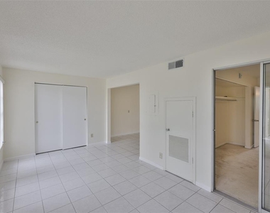 2358 Ecuadorian Way - Photo Thumbnail 20