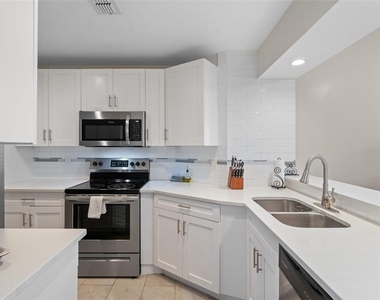14733 Norwood Oaks Drive - Photo Thumbnail 7