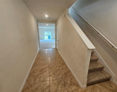 1387 Berry Lane - Photo Thumbnail 4