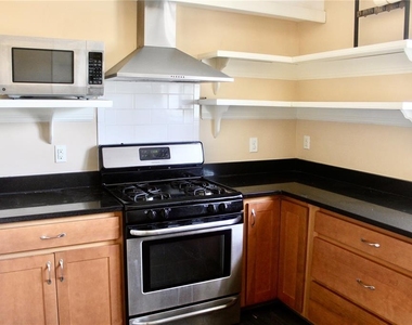 701 W Swann Avenue - Photo Thumbnail 6