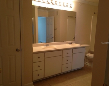 18147 Sterling Gate Circle - Photo Thumbnail 10