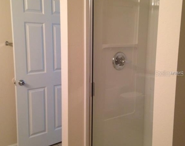 18147 Sterling Gate Circle - Photo Thumbnail 12