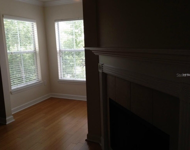 18147 Sterling Gate Circle - Photo Thumbnail 8