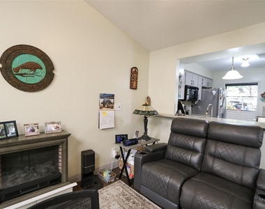 323 Knottwood Court - Photo Thumbnail 9